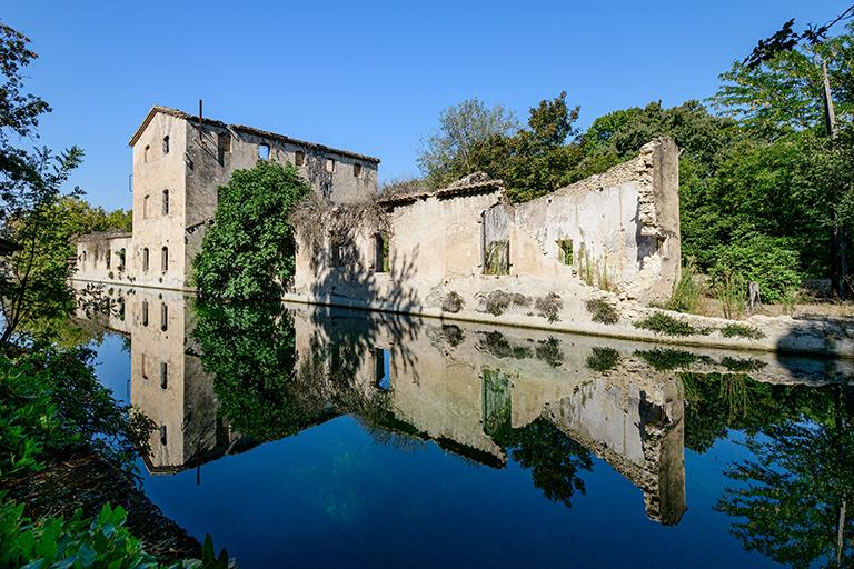 Moulin à farine puis minoterie dit domaine de Mousquety, puis centrale hydroélectrique des papeteries Navarre puis S.A.T.E.N. (Société Anonyme Tarnaise d'Exploitation et de Négoce) aujourd'hui société Moulin de Mousquety