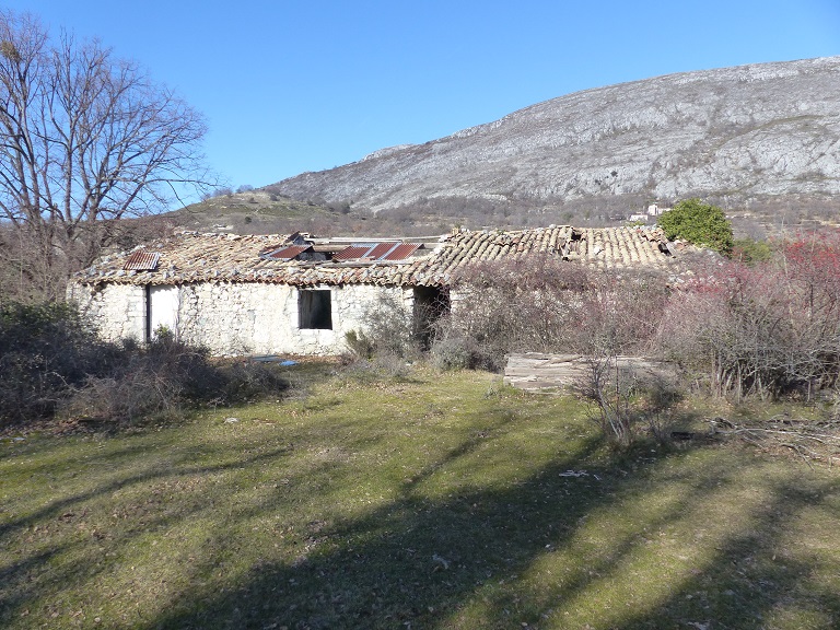 Ferme de Niron (1841 D2 301-302). Toiture couverte de tuiles creuses.