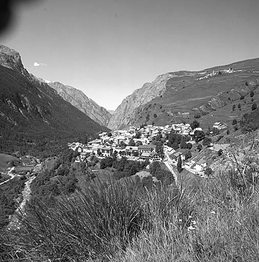 La Grave et Ventelon. Vue prise du sud.