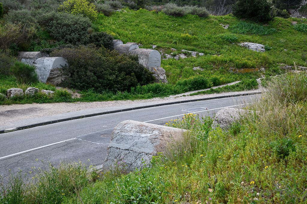 Reste du mur anti-char au sud de la batterie sur la route littorale