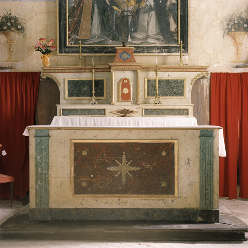 ensemble du maître-autel (autel, 2 gradins d'autel, tabernacle, thabor)
