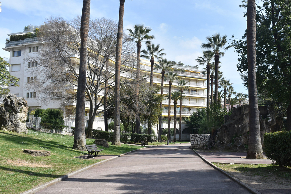 jardin d'agrément de la Villa Il Paradiso, ancienne villa Sicard, aujourd'hui établissement administratif communal