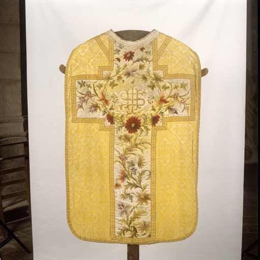 chasuble, voile de calice et bourse de corporal (ornement blanc)