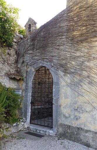 Elévation ouest. Porte d'accès à l'ancienne maison du prêtre.