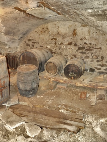 Bâtiment du logis. Premier étage de soubassement, cellier nord. Vue de volume prise de l'ouest..