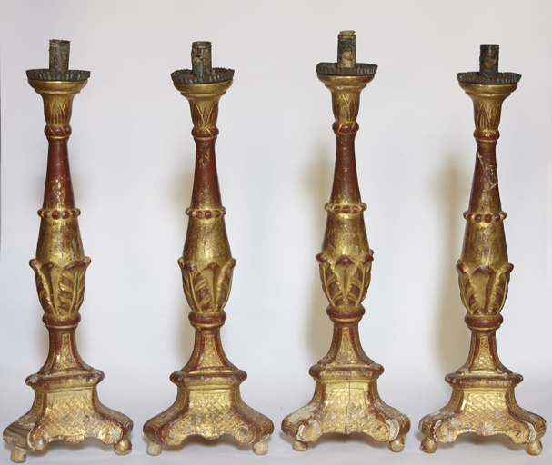 garniture d'autel : croix d'autel et 4 chandeliers d'autel (chandeliers à bobèche)