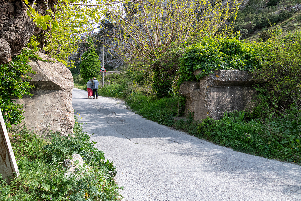 Verrou de La Nerthe, mur antichar ouest (Ma1), au fond, abri ouest (A1)