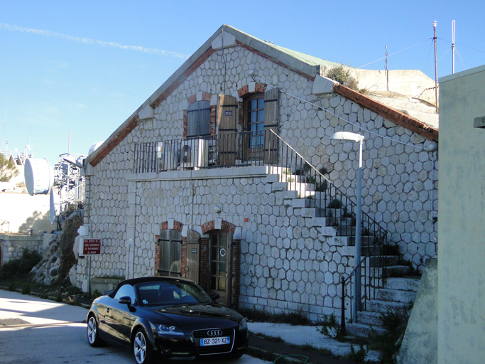 Façade du bâtiment du poste optique de 1894-1895.