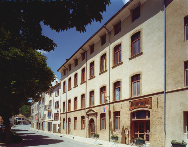 demeure d'évêque dit palais de Monseigneur Soanen actuellement immeuble et bibliothèque