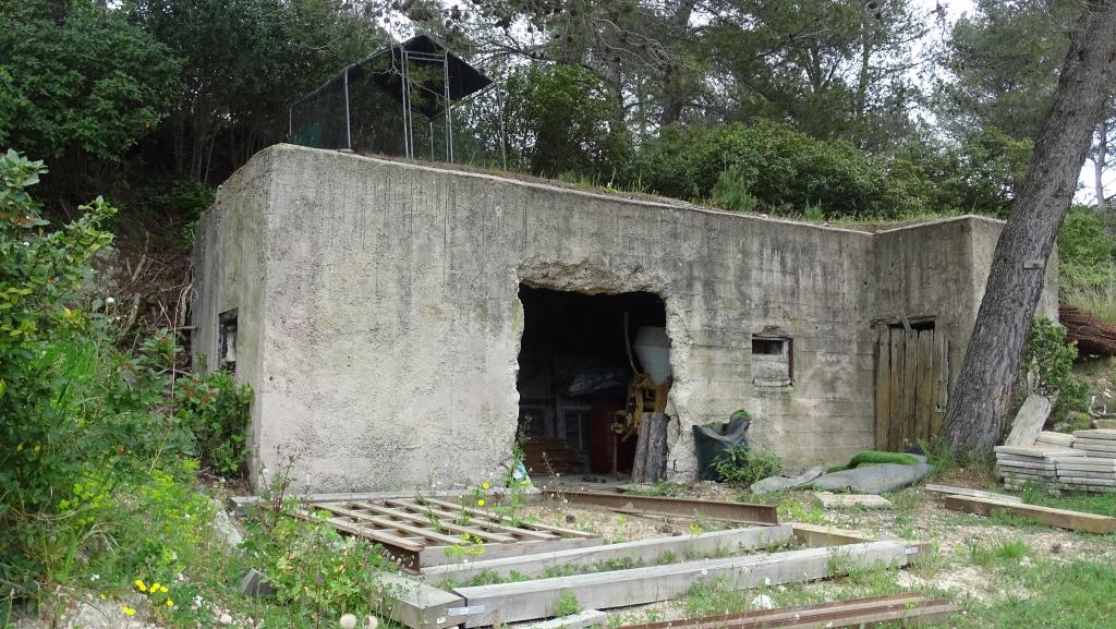 Verrou de Roquefort-la-Bédoule,  abri de personnel crénelé n°1
