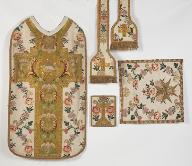 ensemble de vêtements liturgiques : chasuble, voile de calice, bourse de corporal, étole, manipule (ornement blanc)