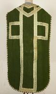 Ornement vert : chasuble, voile de calice, étole, manipule