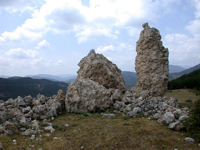 bourg castral de Peyroules