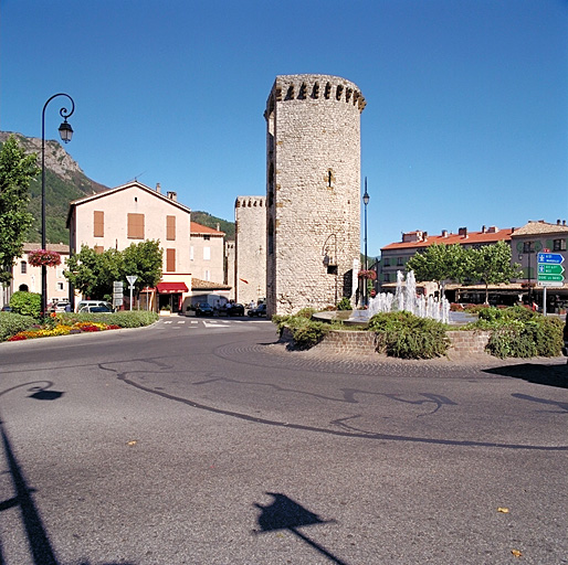 Vue en enfilade des tours 36, 37, 38.