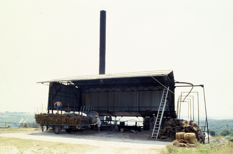 coopérative agricole et parfumerie (coopérative de distillation de plantes à parfum) dite Coopérative Le Riou