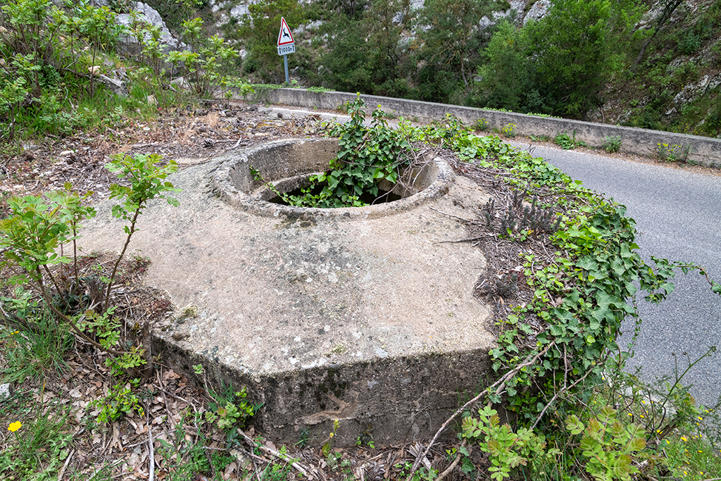 Point de défense routier nord-est de Roquefort-la-Bédoule, détail du tobrouk 