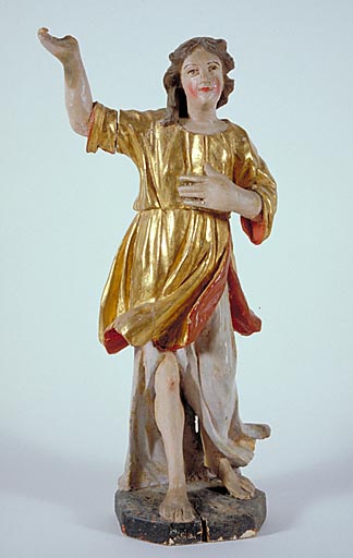statue (statuette) : personnage levant le bras gauche