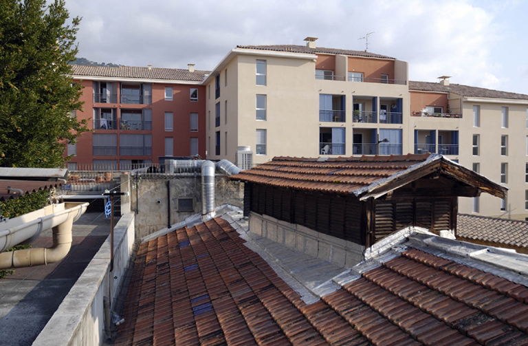 parfumerie Hugues Fils, puis Hugues-Guezet, actuellement immeuble à logements