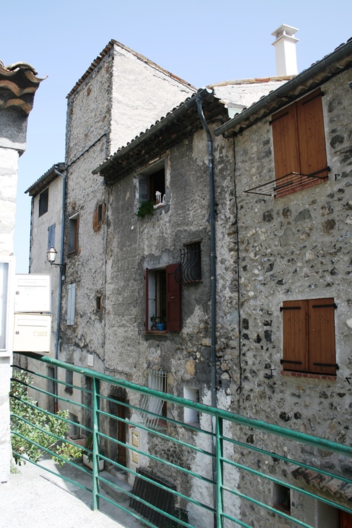 Façade nord de l'ancienne gendarmerie, avec la "tour" (rue de l'Orbitelle).
