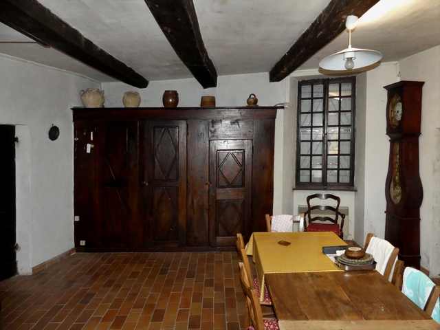 Partie nord. Rez-de-chaussée surélevé, cuisine. Vue de volume prise de l'est.