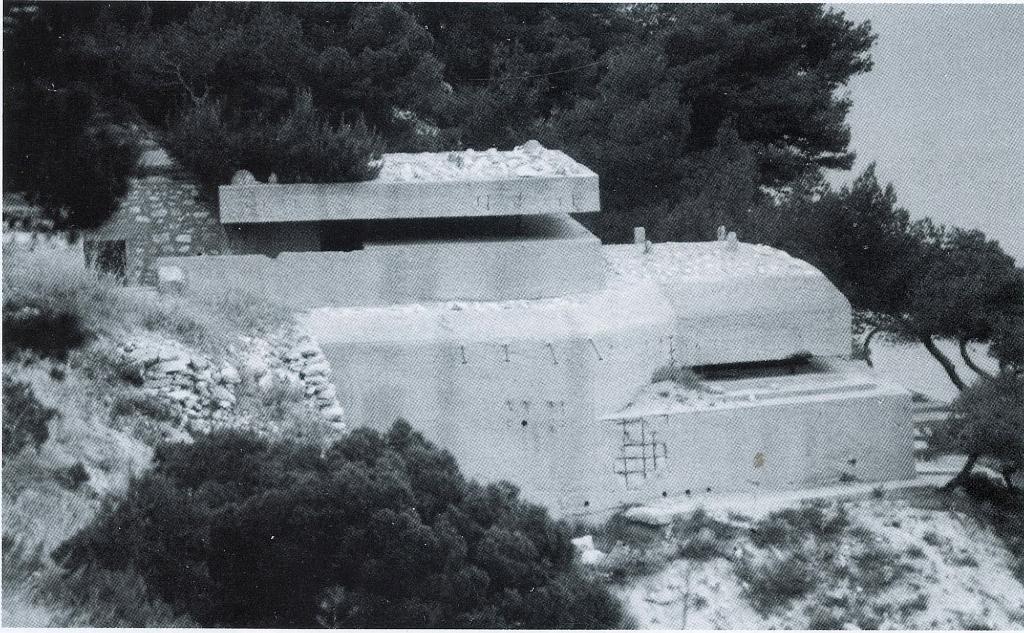 [Vue du poste de direction de tir allemand de la batterie de Corbière],  c. 1990.