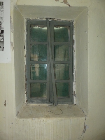 Etage carré, chambre nord. Mur nord, fenêtre.