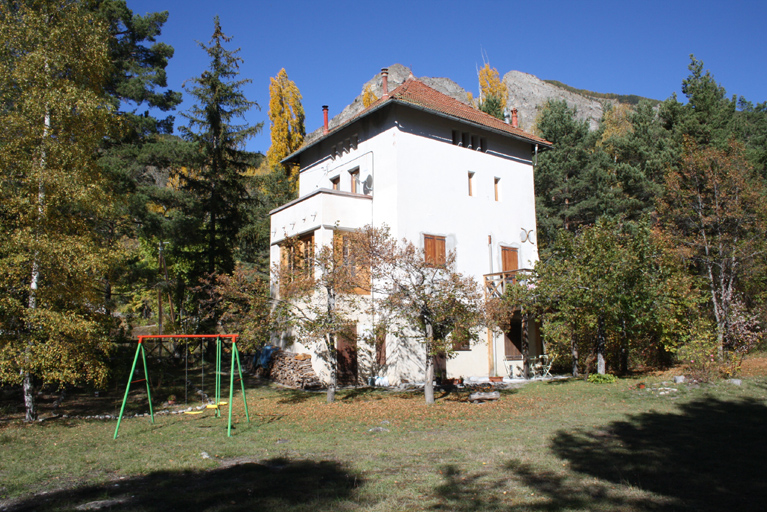 Quartier de Miégessoles. Villa avec jardin occupant la parcelle 2020 AB 75. Vue cavalière depuis le sud-est.