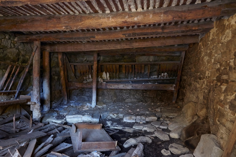 Ferme de Bla Magnan. Etable à vaches couverte par un plancher.