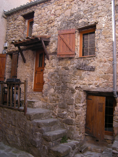 Village, parcelle 1990 D3 406. Façade sud.