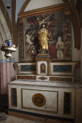 Ensemble d'un autel secondaire : autel-tombeau, deux gradins d'autel, tabernacle