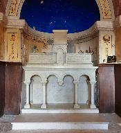Ensemble de l'autel de la Vierge : autel, tabernacle, gradins d'autel (2), degrés d'autel (2)