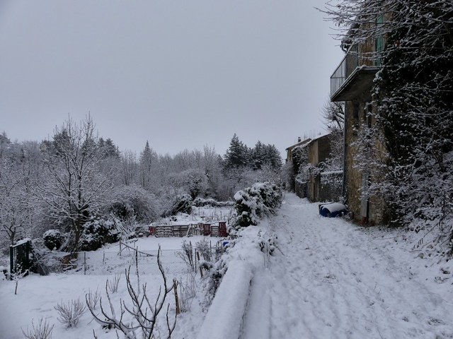 La rue des Jardins sous la neige.