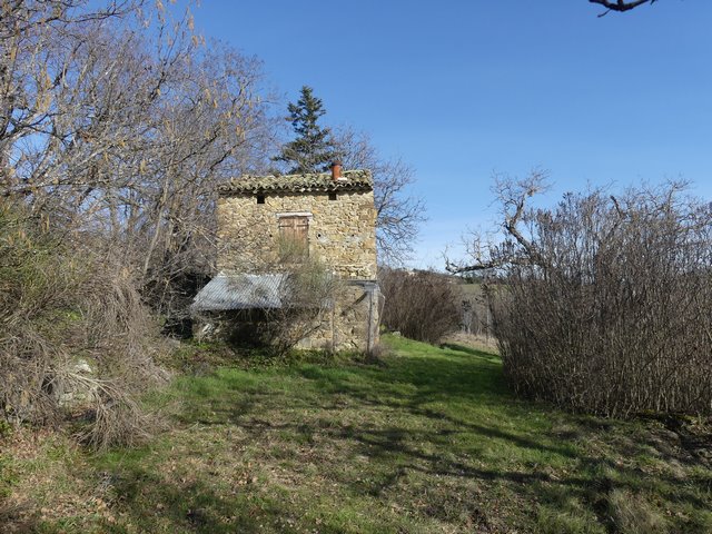 Vue de situation prise de l'ouest.