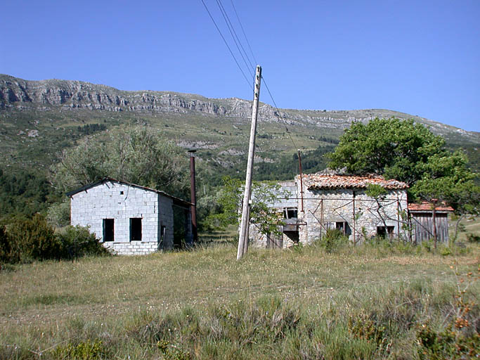 édifice agricole et parfumerie (distillerie de lavande)