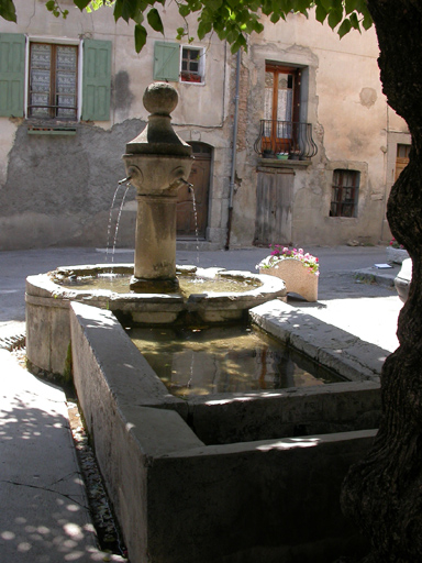 fontaine et lavoir