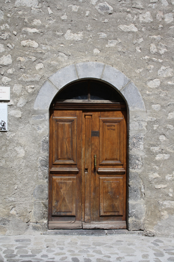 maison puis gendarmerie, actuellement maison