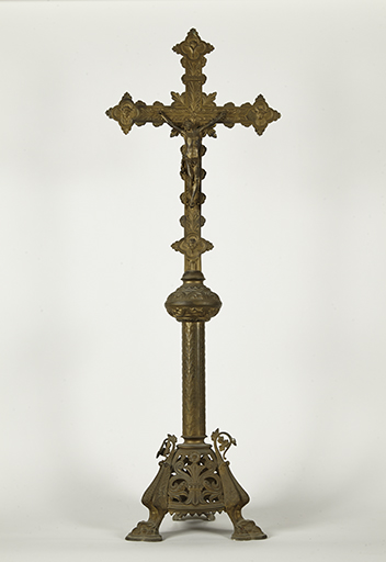 Garniture d'autel (n°1) : ensemble comprenant une croix d'autel et quatre chandeliers d'autel