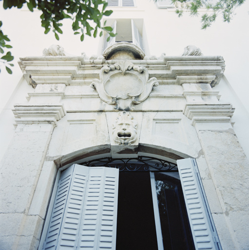 Ancienne porte Royale (7), porte de la villa.