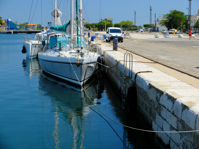 port de commerce, actuellement port de plaisance municipal dit bassin Saint-Louis