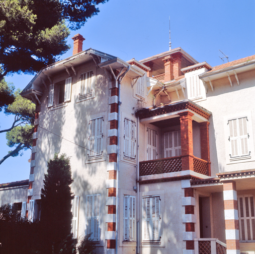 maison dite Warrick Close, puis Pavillon des Fleurs