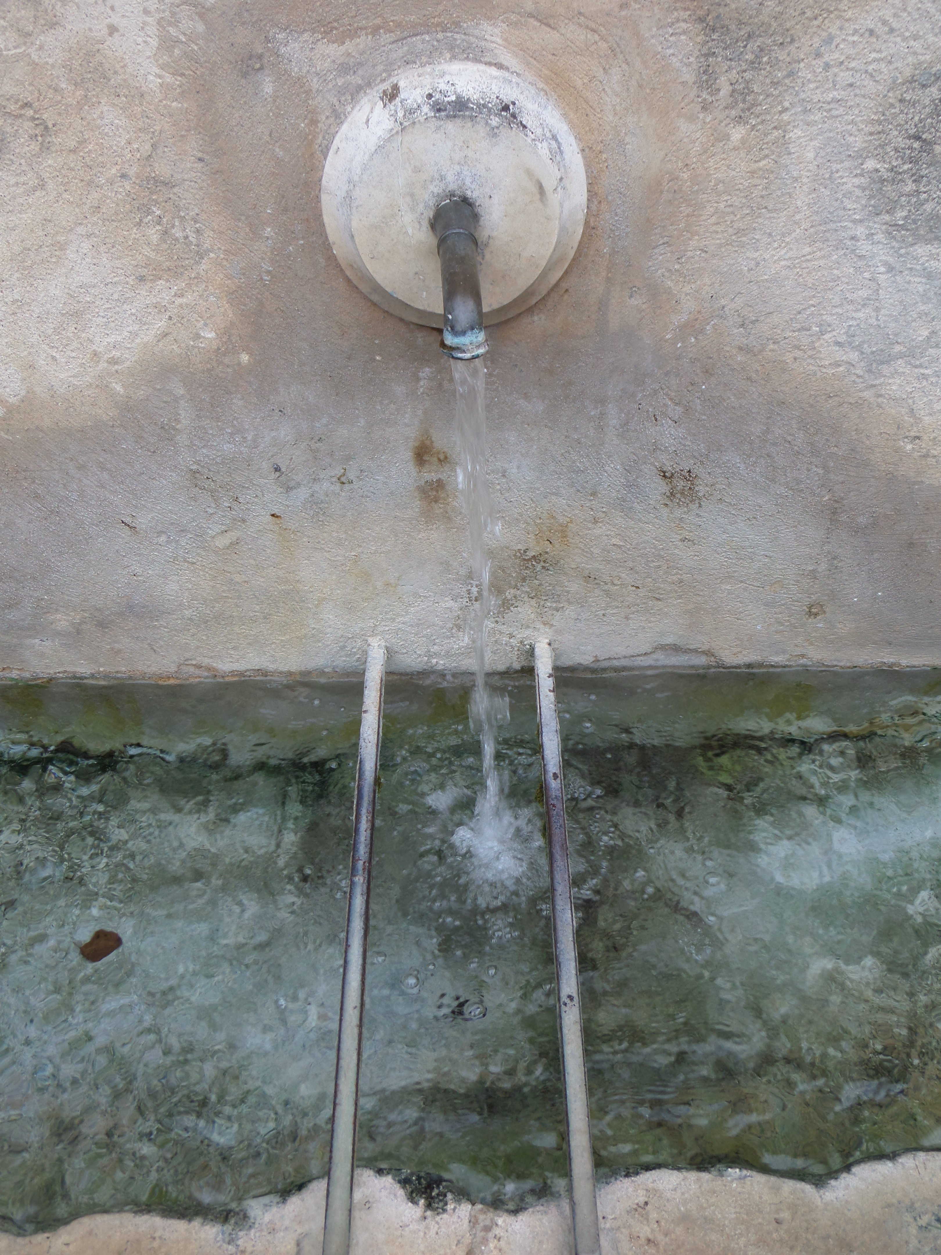 Fontaine et lavoir dite la fontaine du lavoir