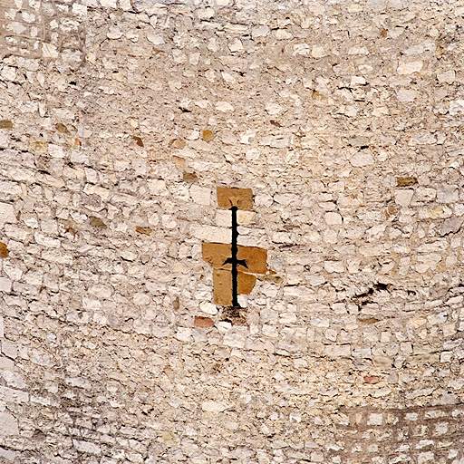 Tour 36 : détail d'une arbalétrière à croix pattée du niveau 2.