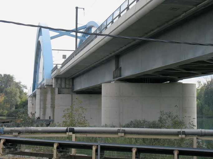 viaduc ferroviaire (TGV) de Mondragon-Vénéjan, dit aussi viaduc de Mondragon