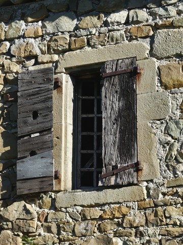 Bâtiment principal. Elévation sud, deuxième niveau. Fenêtre de la cuisine.