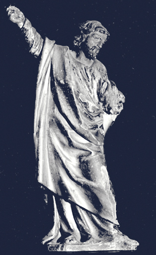 Tabernacle de l'ensemble du maître-autel. Statue : saint non identifié vu de face.