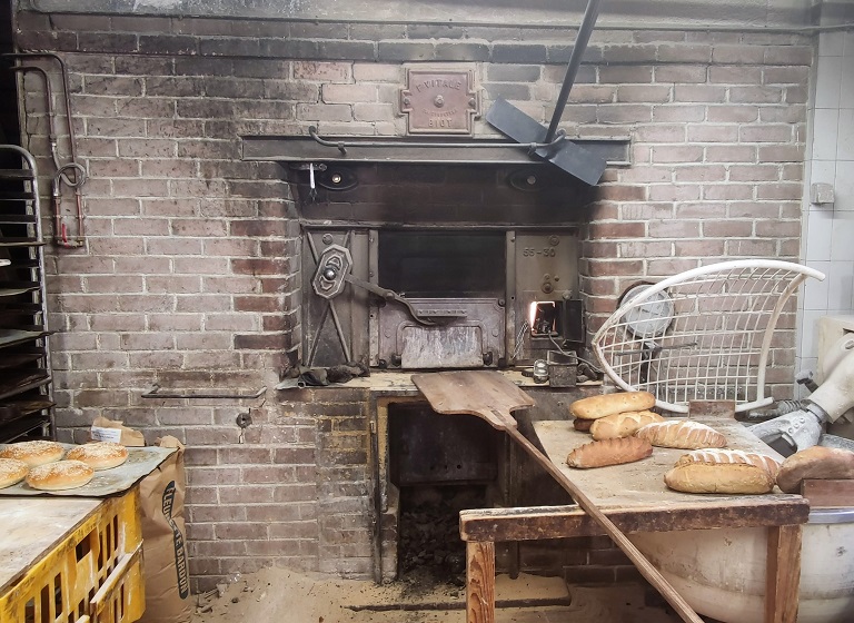 Maison et fournil (2023 B 508). Four à pain. 