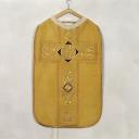 ensemble de vêtements liturgiques (N° 8) : chasuble, voile de calice, étole (ornement doré)