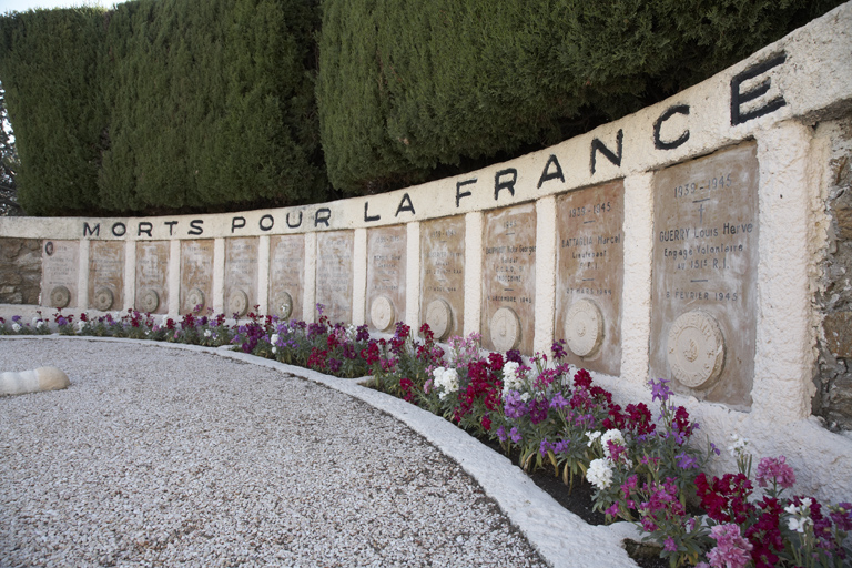 Monument sépulcral (caveau militaire)