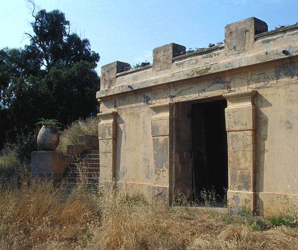Le parc. Le portique. Elévation antérieure sud.