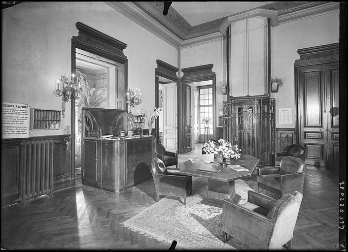 maison de villégiature (villa balnéaire) dite villa Ernestine ou villa Mayrargues, puis hôtel de voyageurs dit Hôtel impérial ou Impérial hôtel